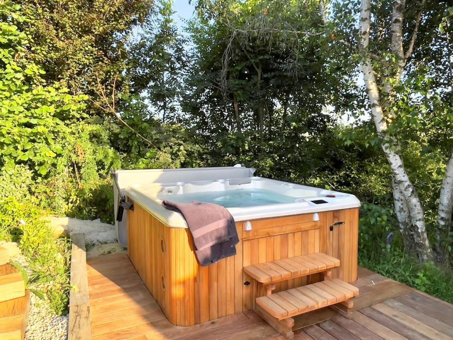 Villa De Charme 5 Etoiles Pour Couple Avec Sauna Et Jacuzzi Exterieurs Privatifs Peaugres
